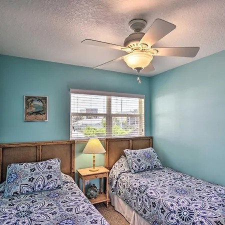 Sunny Cocoa Beach Escape With Bikes, Walk To Beach